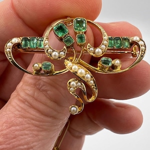 Gorgeous Art Nouveau 15ct Gold Emerald Pearl Brooch
