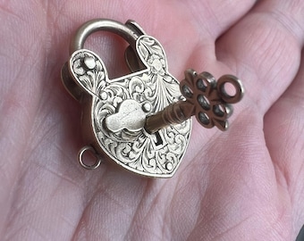 SOLD DONT BUY Antique Gold Working Lock and Key Loveheart Bracelet Clasp Padlock