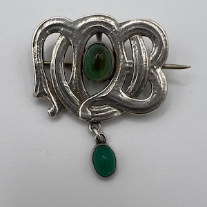 Insignia de diploma de Dartford a veces atribuida a Murrle Bennett Broche Art Nouveau de Artes y Oficios