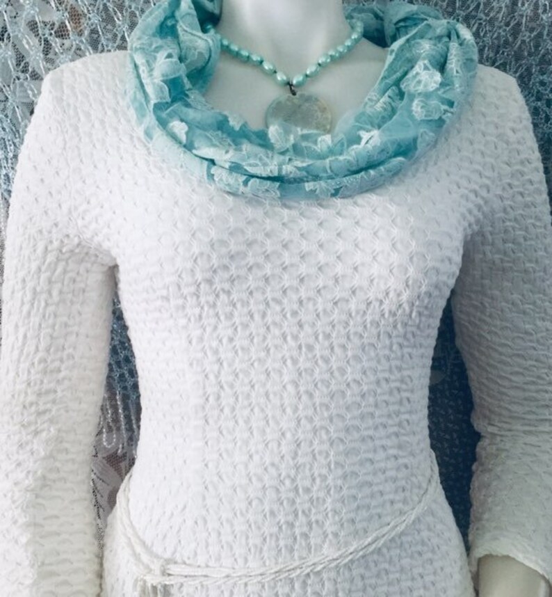 Size Small Vintage mid 90s White Fitted Long Sleeved Mini with Puckered Texture