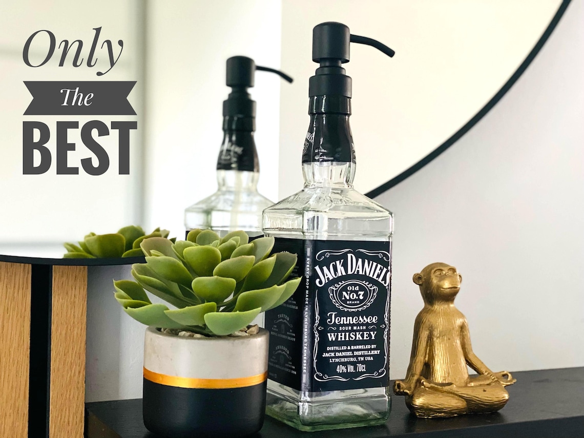 Distributeur de savon fabriqué à partir d'une bouteille de whisky Jack Daniel's - pompe et bouteille