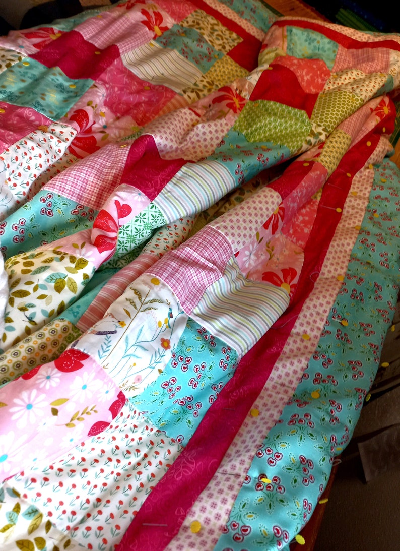 Elaborate high-quality unique patchwork quilt made of designer quality fabrics, lovingly color-coordinated, finely quilted image 6