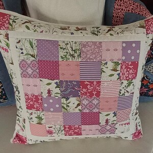 Wysokiej jakości, wyjątkowa okładka wykonana z tkanin o designerskiej jakości, starannie dobranych kolorystycznie, delikatnie pikowana!