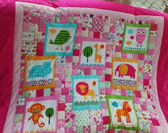 Cuddly soft crawling baby blanket. Colorful quality fabrics with animals 120 squares,lovingly coordinated, with feeling elements