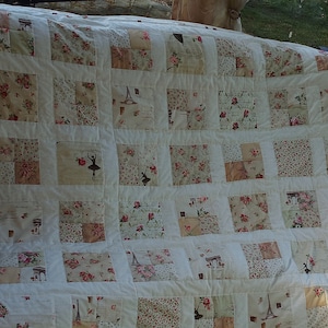 High-quality unique quilt made of designer quality fabrics, red, blue, green, etc., lovingly color coordinated, finely stitched image 3