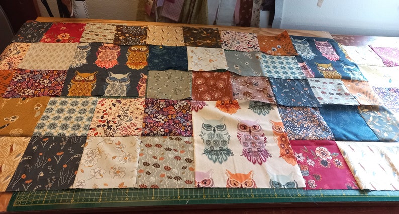 Elaborate high-quality unique patchwork quilt made of designer quality fabrics, lovingly color-coordinated, finely quilted image 2