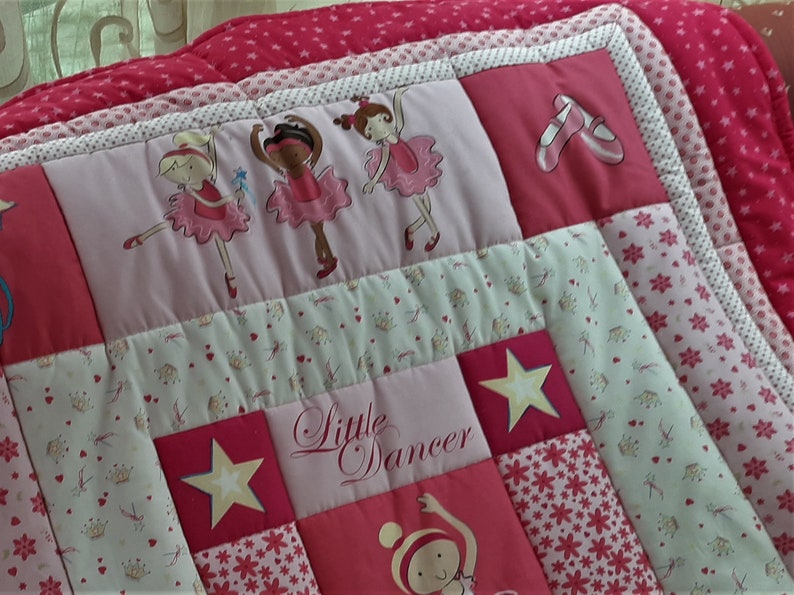 Kuschelige Unikat Patchworkdecke / Quilt aus Designer Qualitätsstoffen, farblich liebevoll abgestimmt, fein abgesteppt Bild 6