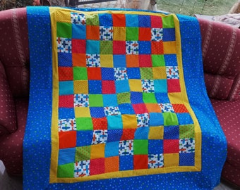 Nouveau! En cours! Couverture/couette patchwork unique de haute qualité, fabriquée à partir de tissus de qualité design, aux couleurs assorties avec amour, finement matelassée.