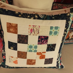 Hochwertiger Unikat Patchworkkissenbezug aus Designer Qualitätsstoffen, farblich liebevoll abgestimmt, fein abgesteppt!
