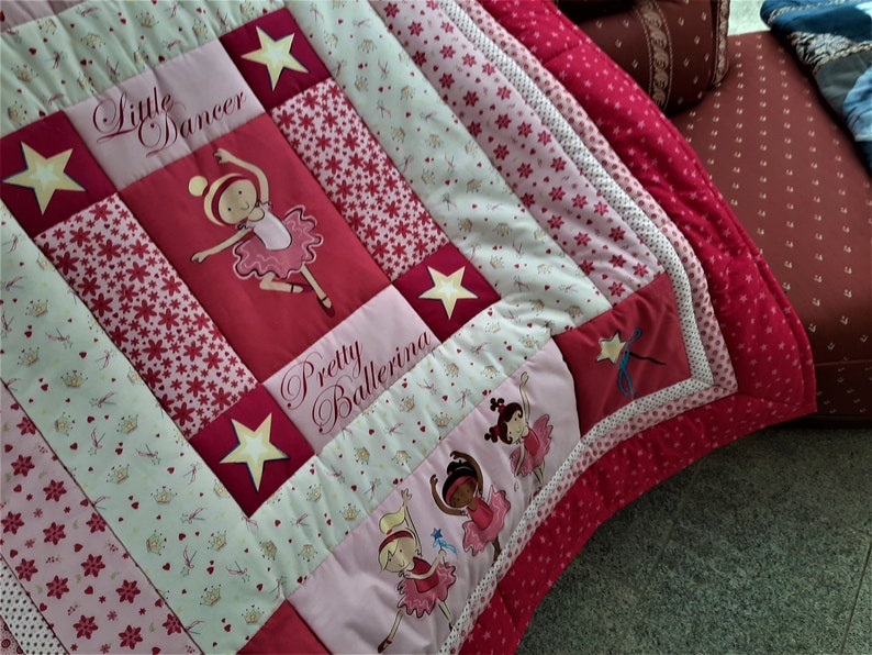 Kuschelige Unikat Patchworkdecke / Quilt aus Designer Qualitätsstoffen, farblich liebevoll abgestimmt, fein abgesteppt Bild 4