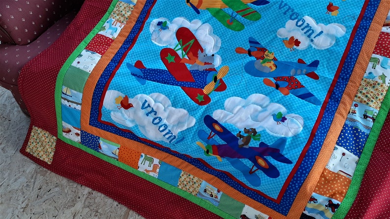 Couverture patchwork/édredon unique de haute qualité avec des motifs amusants, faite de tissus de qualité design, soigneusement coordonnée aux couleurs, finement cousue image 4