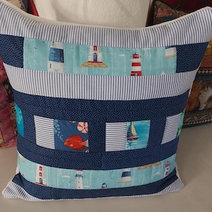 Federa per cuscino patchwork unica e di alta qualità, realizzata con tessuti di qualità firmata, accuratamente abbinati nei colori e finemente trapuntati!