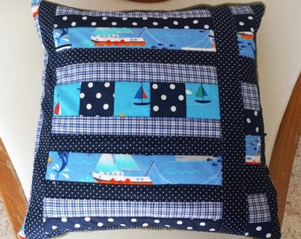 Verkocht! Hoogwaardige, unieke patchwork kussensloop gemaakt van designstoffen, met zorg op kleur afgestemd en fijn doorgestikt!