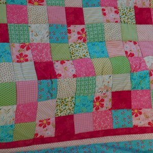 Elaborate high-quality unique patchwork quilt made of designer quality fabrics, lovingly color-coordinated, finely quilted image 5