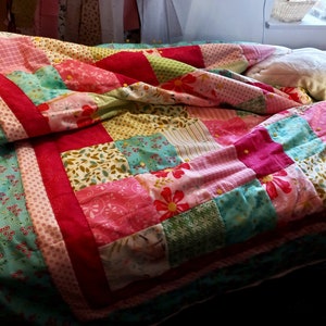 Elaborate high-quality unique patchwork quilt made of designer quality fabrics, lovingly color-coordinated, finely quilted image 8