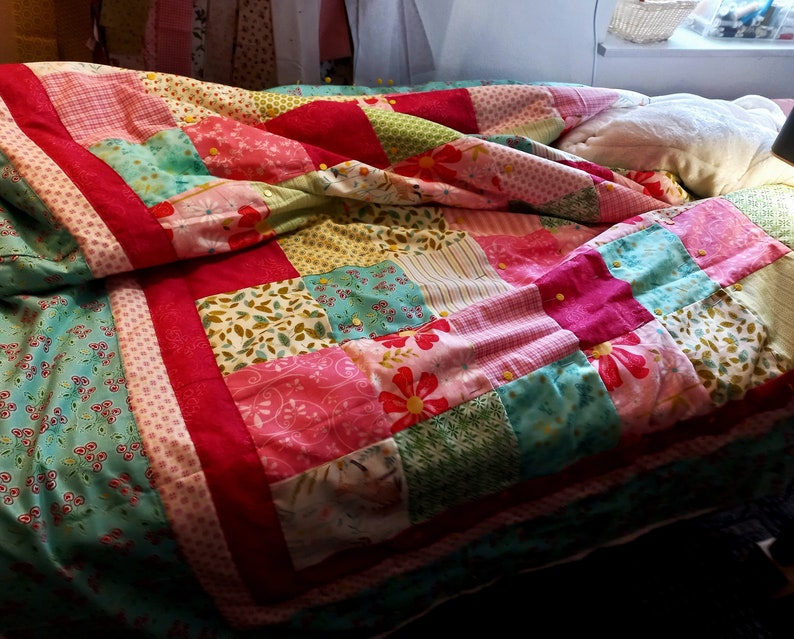 Elaborate high-quality unique patchwork quilt made of designer quality fabrics, lovingly color-coordinated, finely quilted image 8