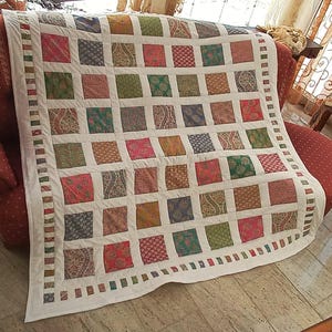 Trapunta patchwork di alta qualità, realizzata con tessuti di qualità, accuratamente coordinati nei colori e finemente trapuntata!