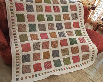 Couverture patchwork de haute qualité, confectionnée à partir de tissus de qualité populaires, aux couleurs soigneusement coordonnées et finement matelassée !