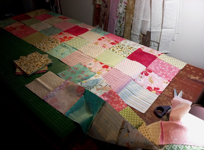 Elaborate high-quality unique patchwork quilt made of designer quality fabrics, lovingly color-coordinated, finely quilted image 2