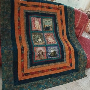 ¡Gatos! ¡Grande! Acogedora manta de patchwork, con colores coordinados con cariño hasta el último detalle.