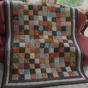 ¡Nuevo! ¡En producción! ¡Gran tamaño! Acogedora colcha de patchwork única, hecha con telas de calidad, con colores coordinados con cariño y finamente acolchada.