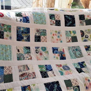 High quality unique patchwork quilt / quilt made of designer quality fabrics, lovingly color coordinated, finely stitched image 2