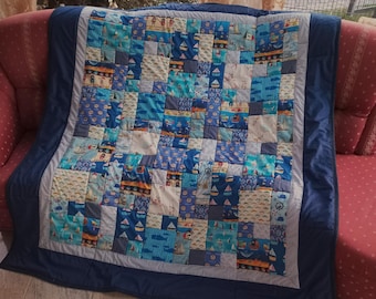 Nouveauté ! Couette unique et de haute qualité, confectionnée à partir de tissus de créateurs, aux couleurs soigneusement coordonnées et finement matelassée.