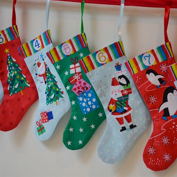 Cream cute Santa Christmas fabric 100 /% cotton per 1//2 mtr or per FQ