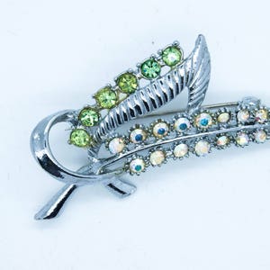 1920&#39;s Mixed Stone Art Nouveau Leaf Brooch