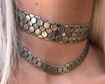 Bold Silver Lariat Necklace: Layered Fashion Accessory