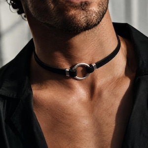 Gargantilla de cuero negro con anilla en forma de O: anilla plateada, longitud ajustable