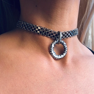 Schöne Kreis Anhänger Halskette & Gold Ring Charm Choker für Frauen, Elegante Day Collar