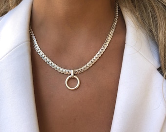 Delicado collar de plata