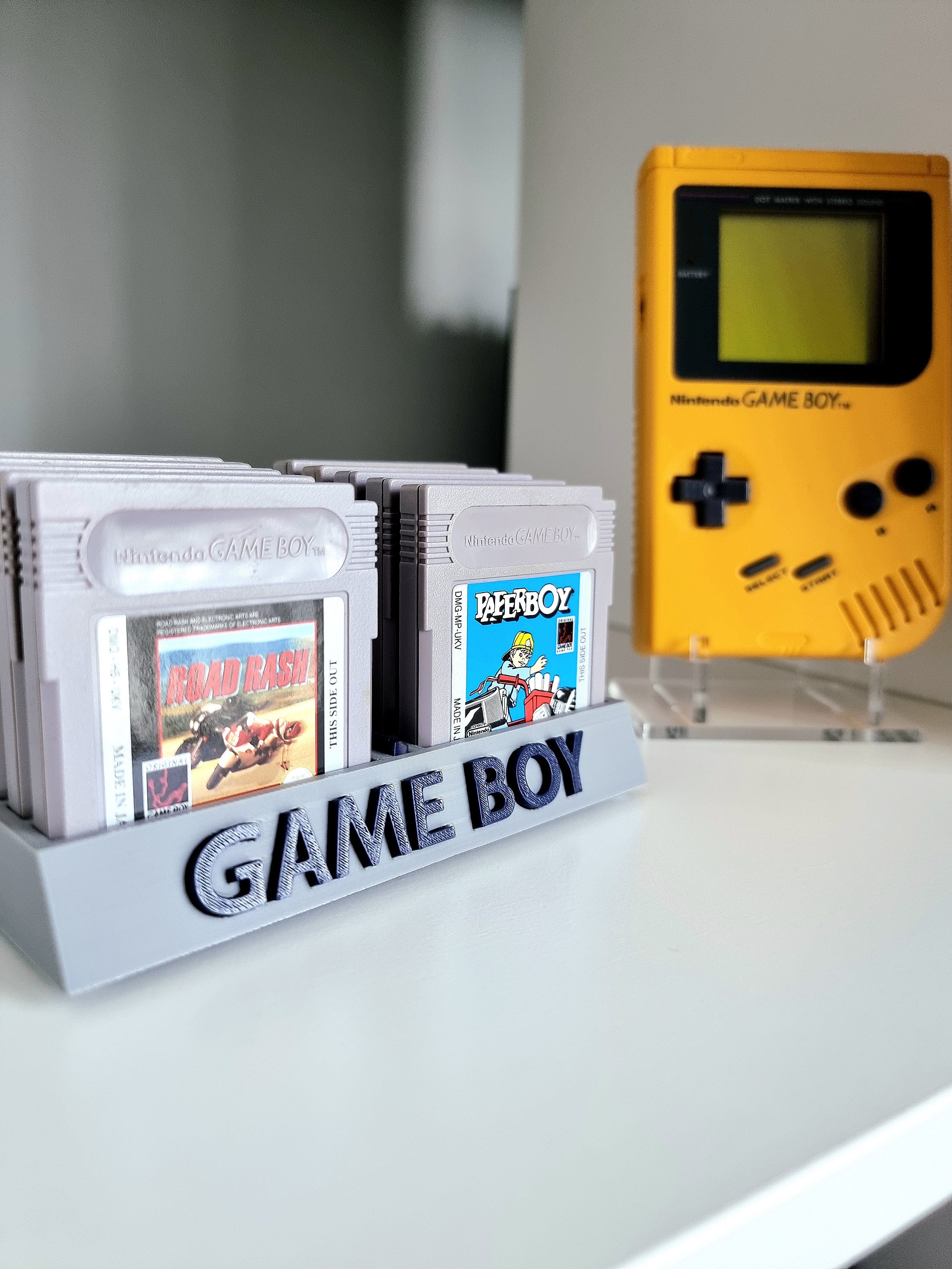 GAMEBOY ADVANCE STAND WITH 5X GAME CARTRIDGES HOLDER