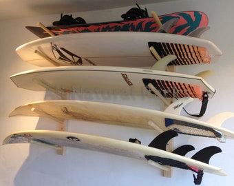 Porta tavole da surf/snowboard orizzontale da parete in legno, capacità 5 tavole / Supporto completamente naturale