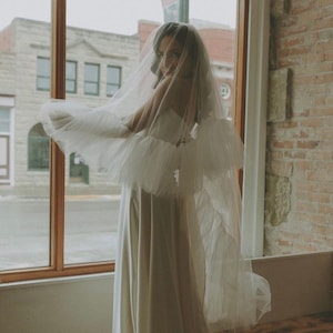 Ruffled edge bridal Veil Unique Wedding Veil Bridal Cathedral Veil Fringe tassel veil With Ruffles Frill tulle veil Fingertip Wedding Veil