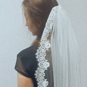 Voile de dentelle voile de mariée cathédrale voile de mariée en dentelle du bout des doigts voile de longueur chapelle voile de mariée court avec fleurs voile bord de dentelle