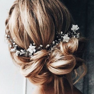 Bridal hair vine Wedding hair accessories Boho floral hair piece Delicate flower pearl headpiece Beach wedding hair wreath Flower hair piece