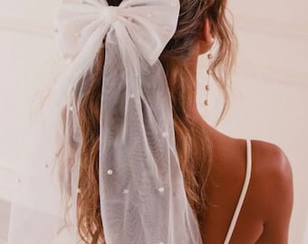 Pearl White Hair Bow Bachelorette Party Veil Hair Bow Clip Bridal Shower Veil Pearl Bride Veil Hen Party Veil Bride to Be Veil Prom trim Vei
