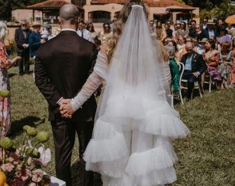 Wedding veil with ruffles veil with ruffles edge Ruffle Edge Wedding Veil Ruffle tulle veil Scallop Lace Edge Ruffle Veil Dramatic Bridal