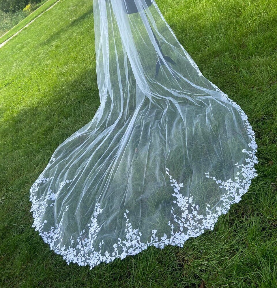 Long Flowered Wedding veil cathedral off-white bridal veil floral lace veil Boho bridal Embroidered Flower Veil leaves veil one tier veil