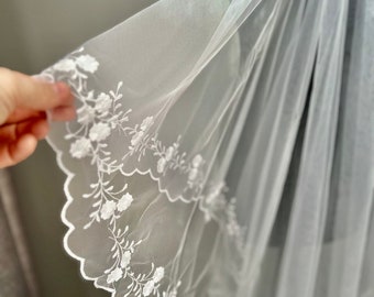 Bruidskanten sluier Kathedraallengte bruidssluier Dubbellaagse boho-bruidssluier Kapel bloemensluier Bloemblad Bohosluier Lace edge bruidssluier