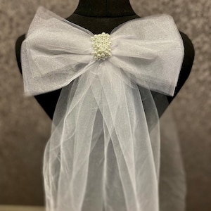 Tulle Pearl Bride Hair Bow Veil Alternative Wedding Accessories Bride bridal veil Minimalist veil Bachelorette veil wedding veil White bow