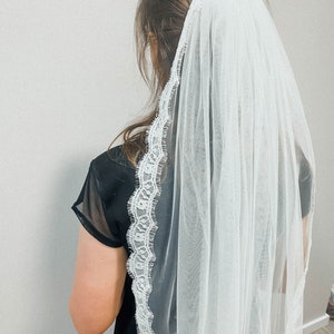 Hochzeitsschleier Fingerspitze Elfenbein Hochzeit Spitzenschleier Boho Brautschleier mit Spitze Eingefasster Hochzeitsschleier