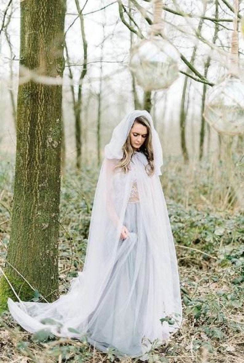 Cape de mariée en tulle à capuche SavchenkoDesign