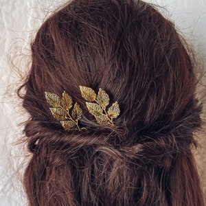 Minimalist and Delicate Gold Leave Bridal Hair Pins Gold Boho Leaf pins Bridesmaid Hair Pin Bridal Hair Pins Wedding Leaf Hair Clip Hair Pin