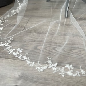 Floral Veil for bride Lace wedding veil  leaf edge Romantic Cathedral Veil  floral boho veil embroidered veil  chapel veil Boho Wedding Veil
