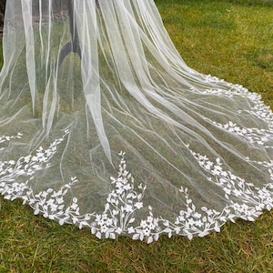 Cathedral Wedding veil Flower veil 1 tier veil royal lenght veil Boho Bridal Veil Long floral lace veil chapel Wedding veil with flower lace