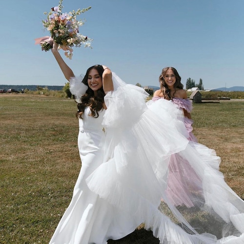 Voile de mariée en tulle à volants : voile de mariée moderne à bords volantés