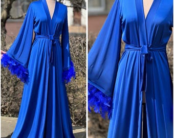 Bata de novia azul con plumas Bata de plumas Batas de damas de honor azules Bata de satén azul marino Bata con ribete de plumas Bata para sesión de fotos de embarazo Bata de boudoir